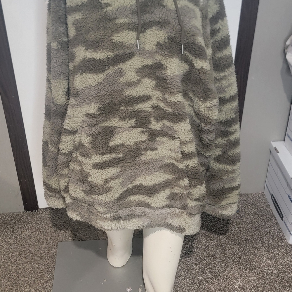 Camouflage Fleece Hoodie - Picture 2 of 8